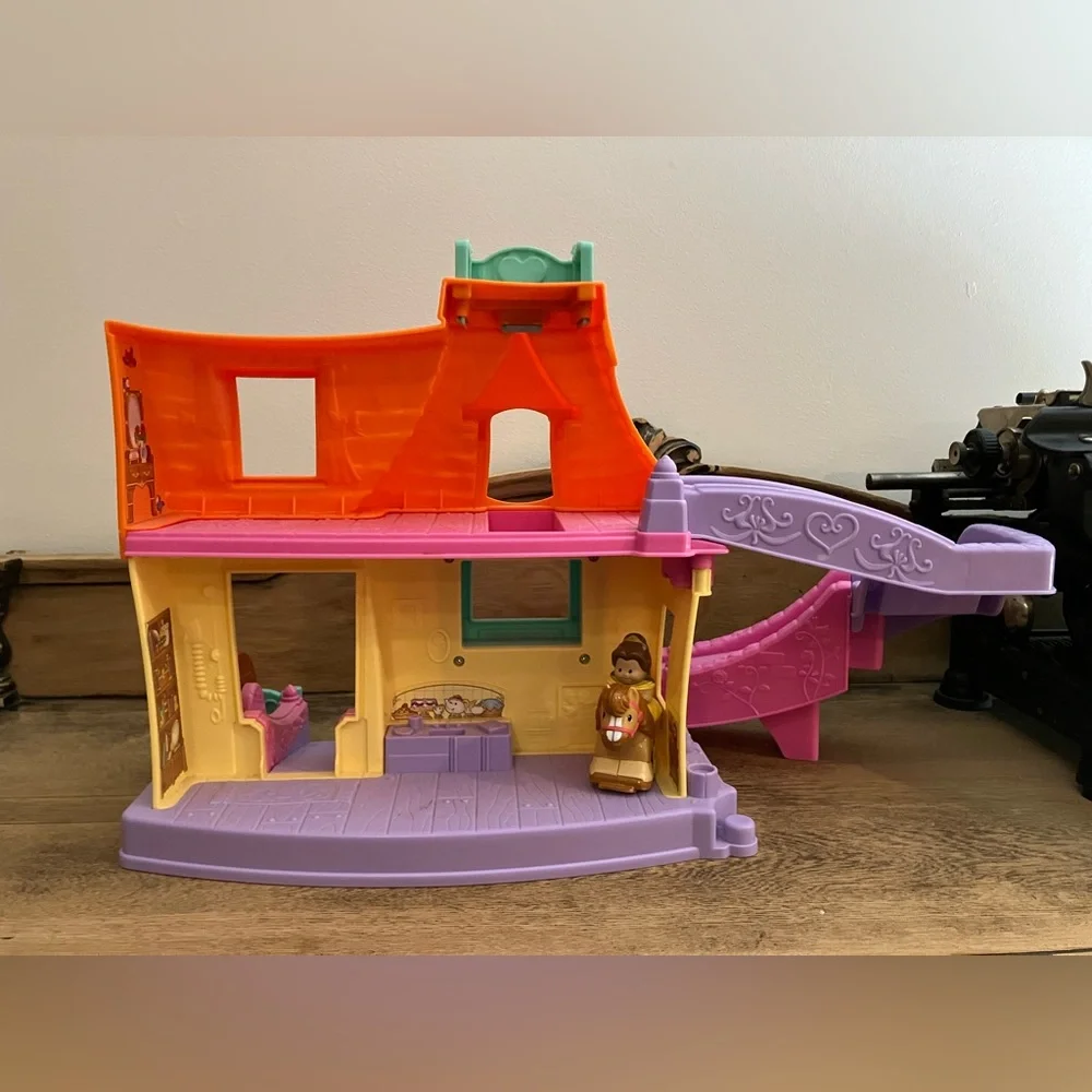 Fisher-Price Little People Belle’s Cottage Klip Klop - Picture 2 of 2
